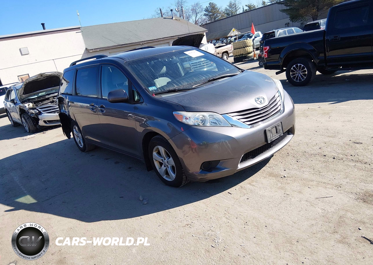 2015 Toyota Sienna Le 8 Passenger