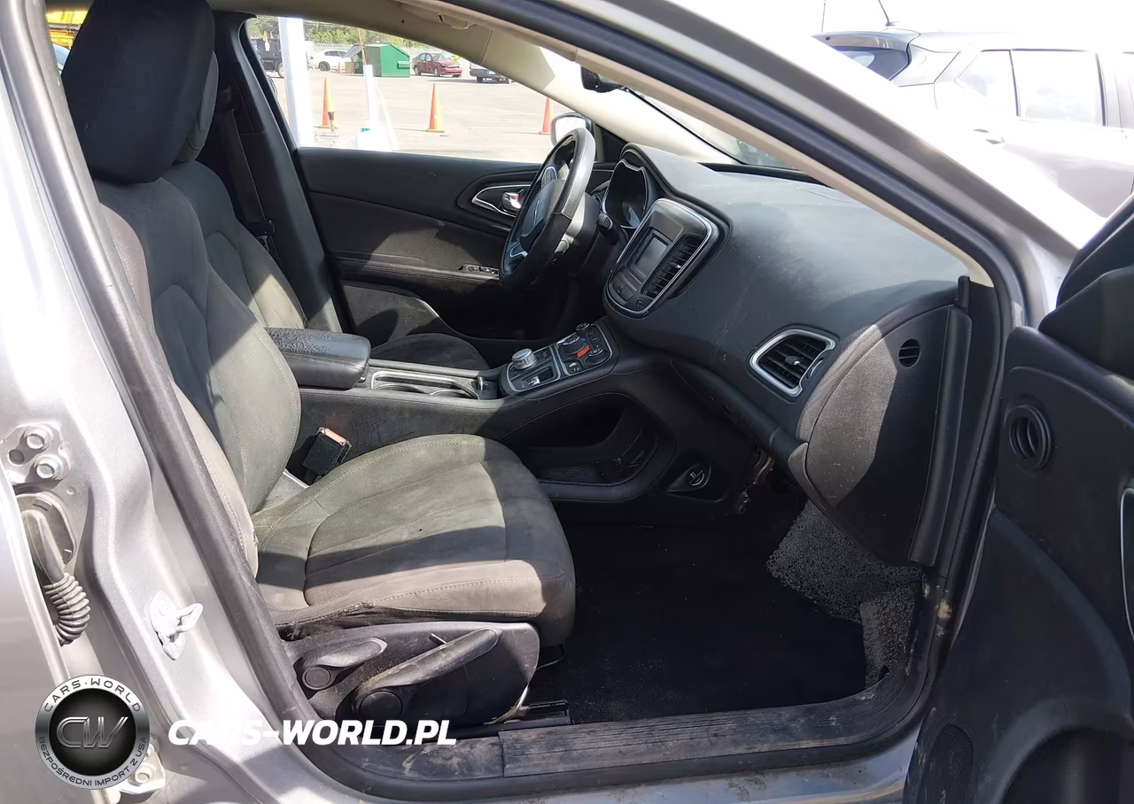 2016 Chrysler 200 Limited VIN:1C3CCCAB3GN131740 - 5