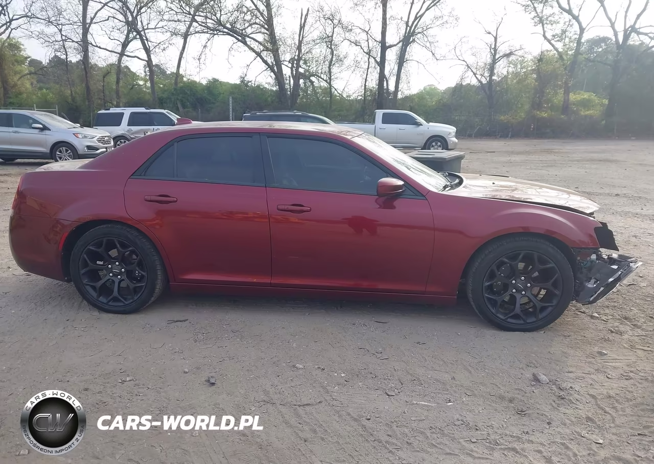 2019 Chrysler 300 300S VIN:2C3CCABG7KH628631 - 14