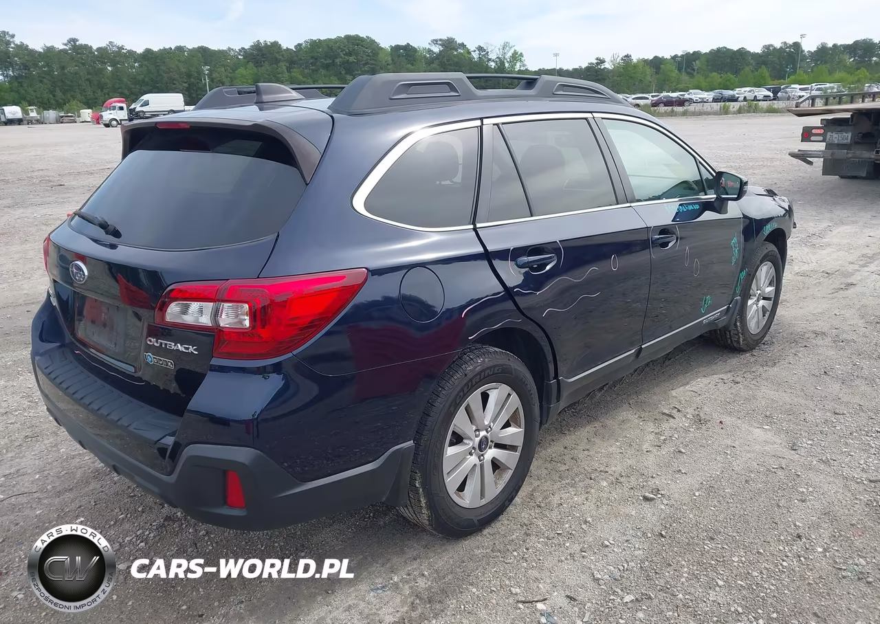 2018 Subaru Outback 2.5I Premium VIN:4S4BSAHC8J3349894 - 4