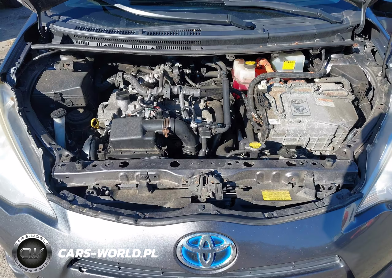 2013 Toyota Prius C Two VIN:JTDKDTB31D1045177 - 10