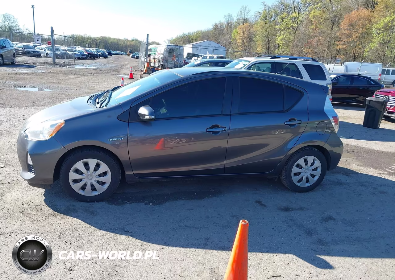 2013 Toyota Prius C Two VIN:JTDKDTB31D1045177 - 14