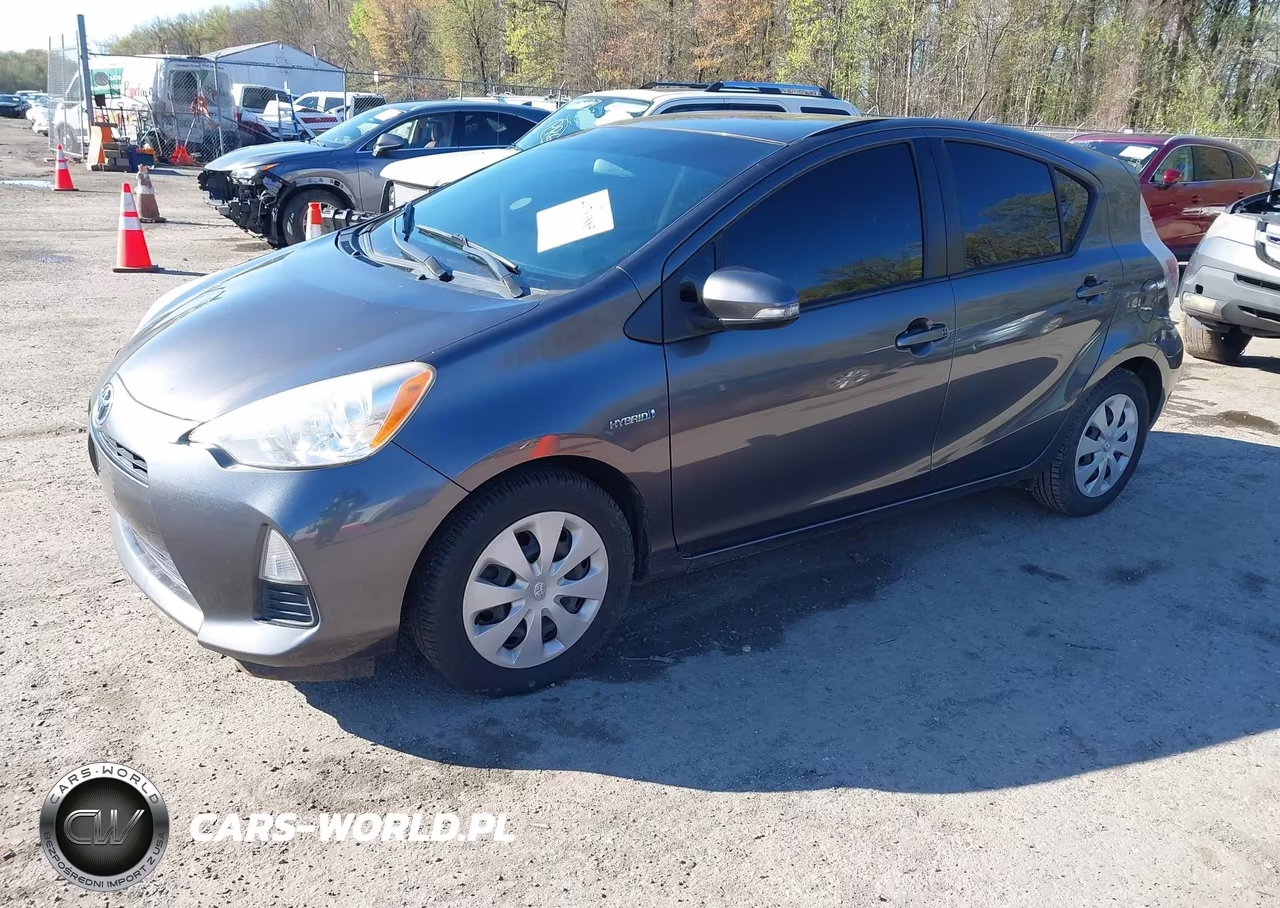 2013 Toyota Prius C Two VIN:JTDKDTB31D1045177 - 2