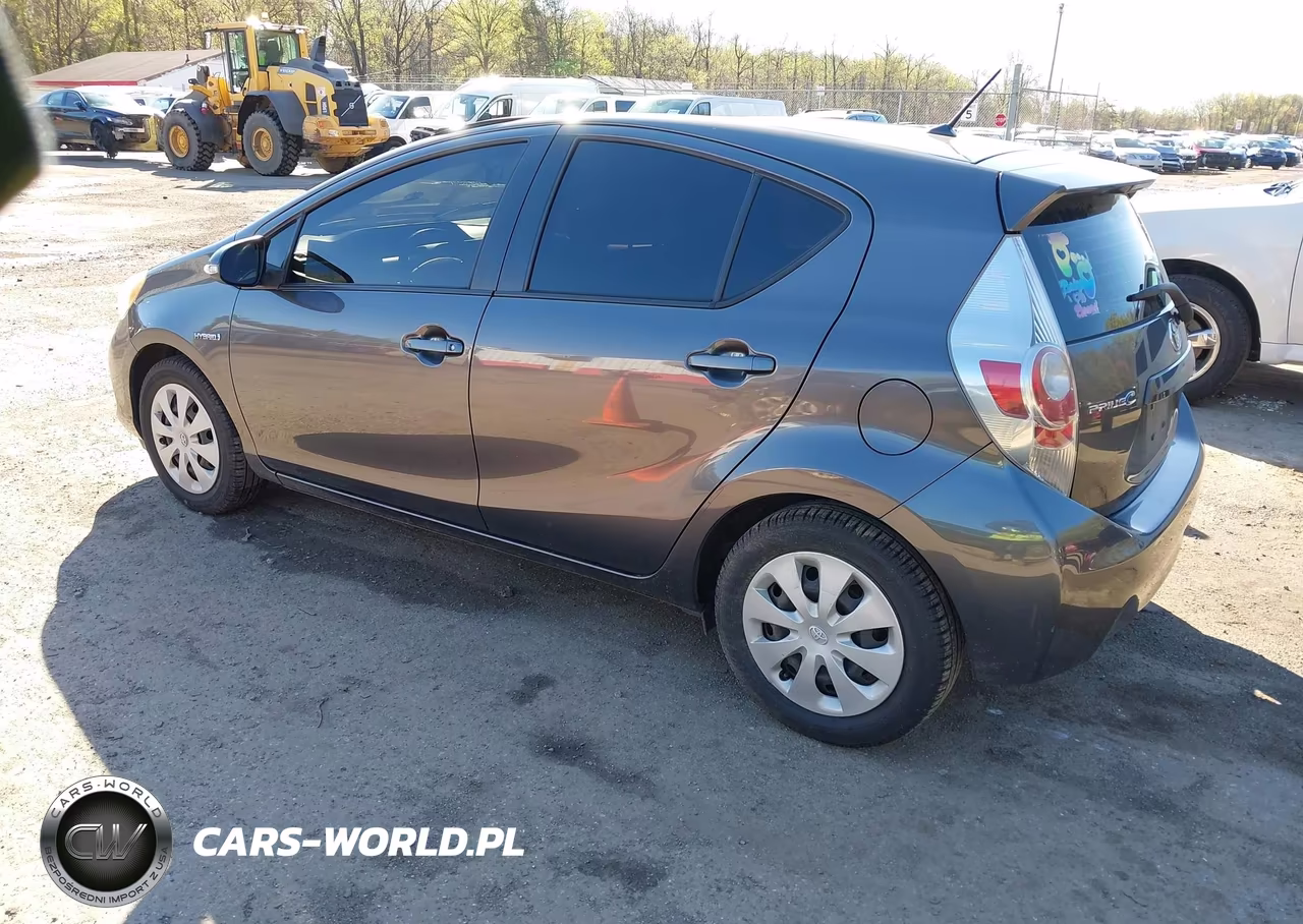 2013 Toyota Prius C Two VIN:JTDKDTB31D1045177 - 3