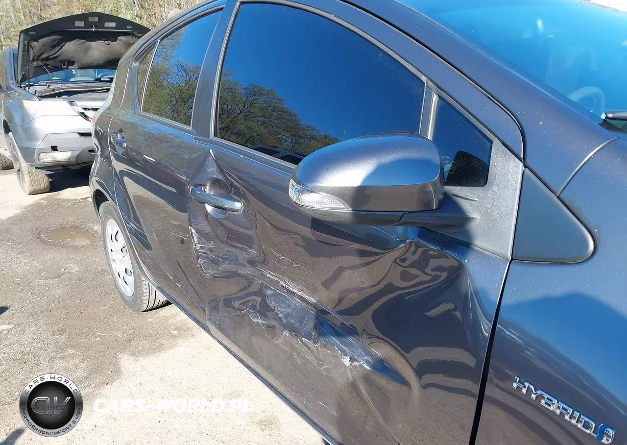 2013 Toyota Prius C Two VIN:JTDKDTB31D1045177 - 6
