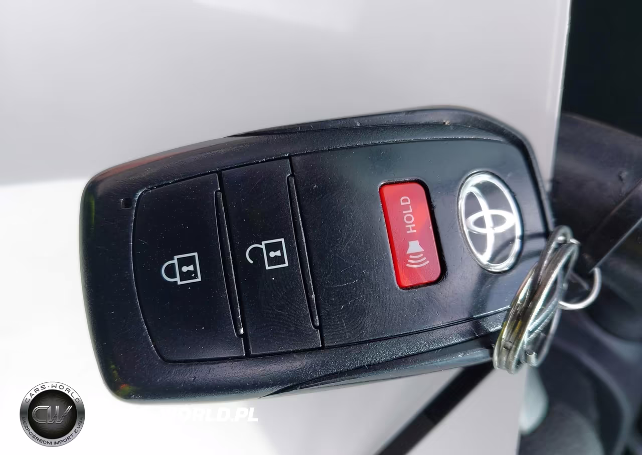 2022 Toyota Corolla Cross Le VIN:7MUBAABG5NV007445 - 11