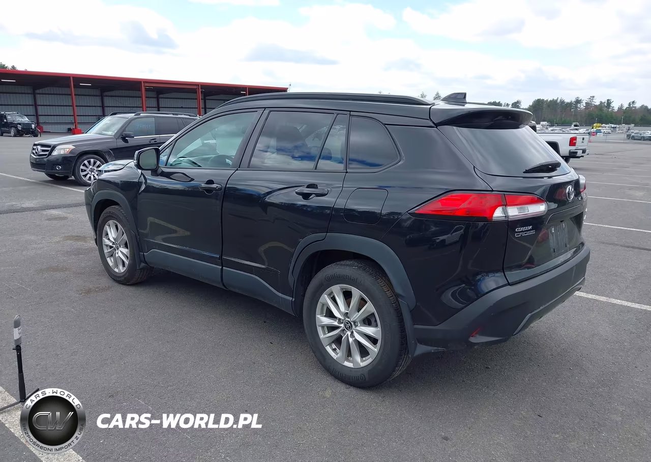 2022 Toyota Corolla Cross Le VIN:7MUBAABG5NV007445 - 3