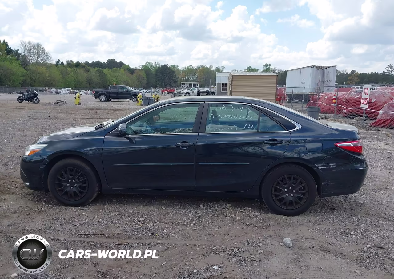 2015 Toyota Camry Le VIN:4T1BF1FK3FU112343 - 14