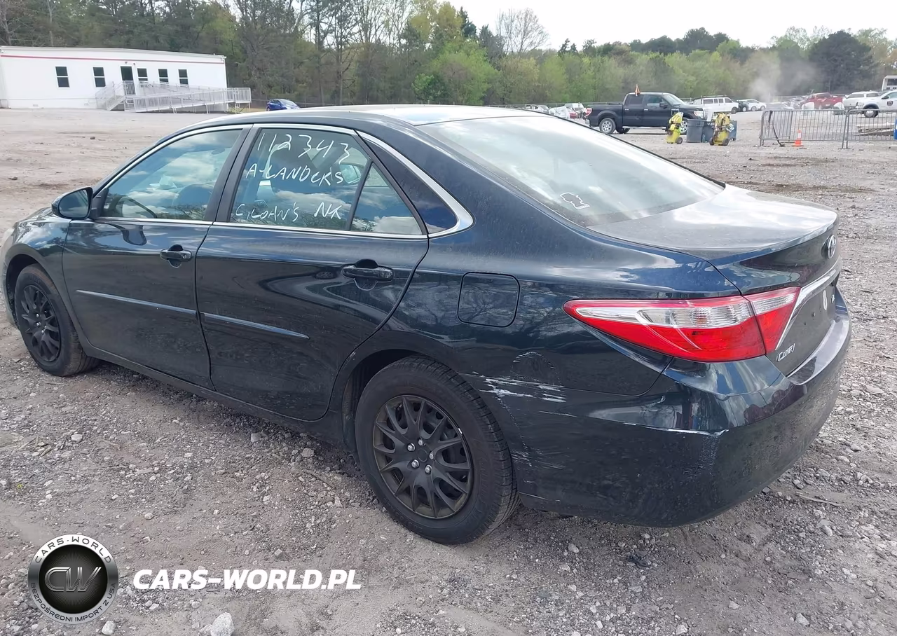 2015 Toyota Camry Le VIN:4T1BF1FK3FU112343 - 3
