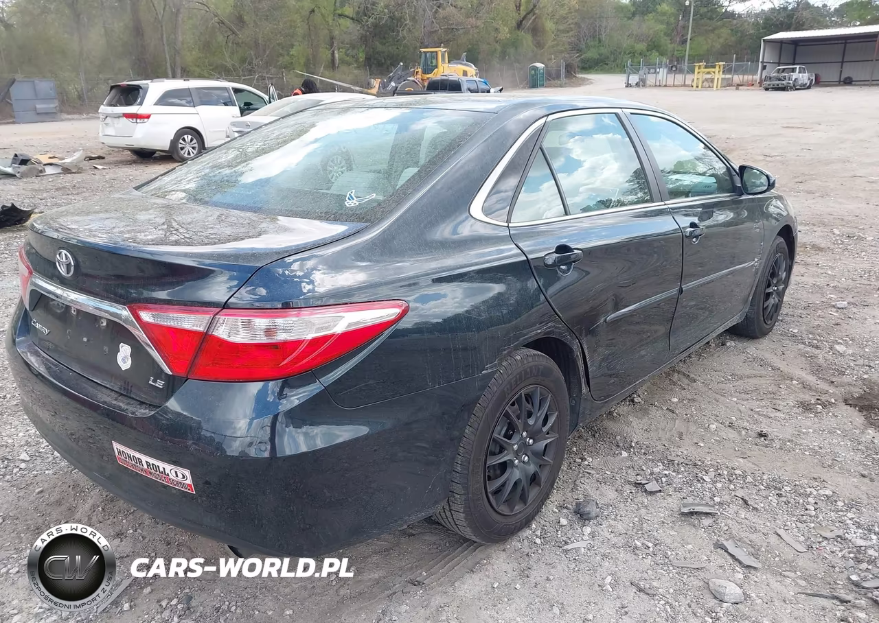2015 Toyota Camry Le VIN:4T1BF1FK3FU112343 - 4