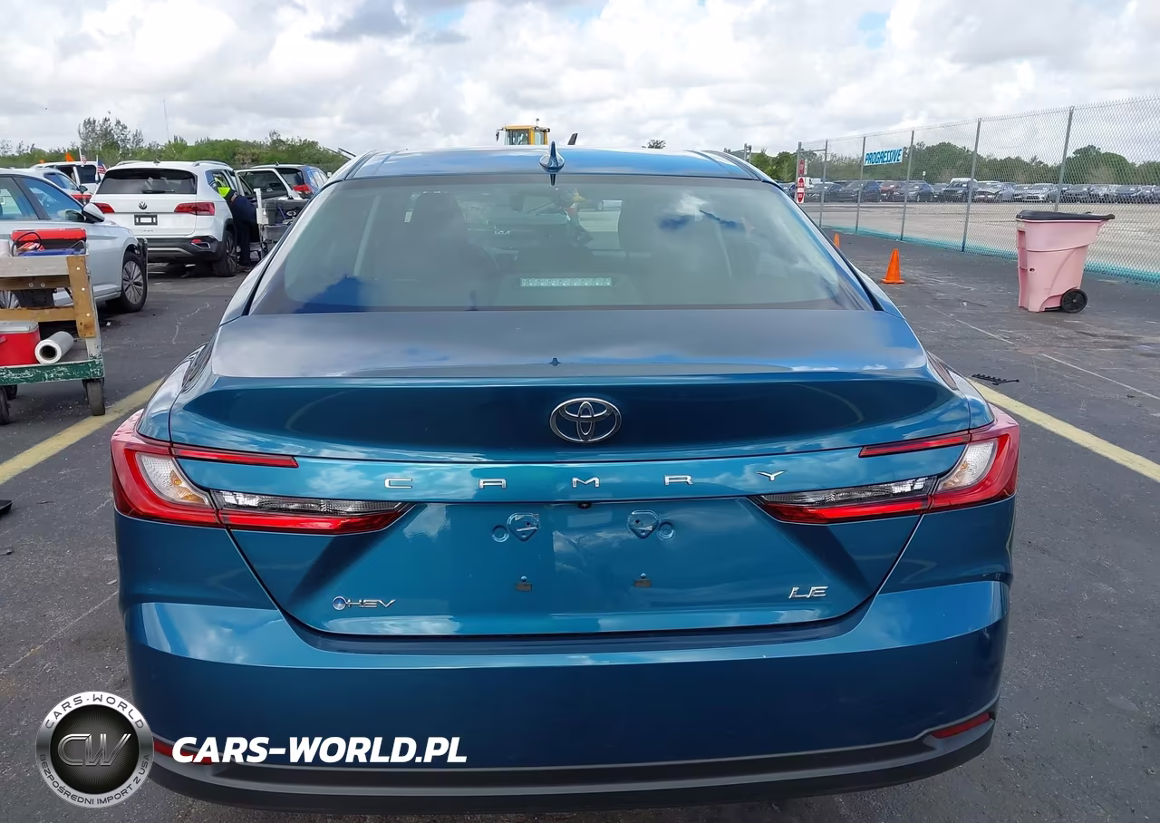 2026 Toyota Camry Le VIN:4T1DAACK8TU263850 - 17