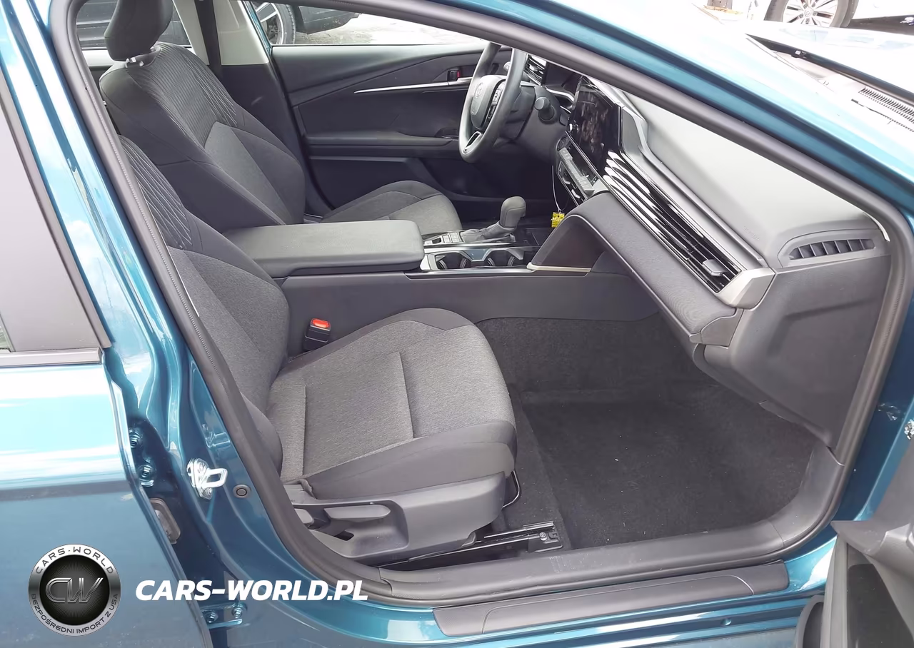 2026 Toyota Camry Le VIN:4T1DAACK8TU263850 - 5