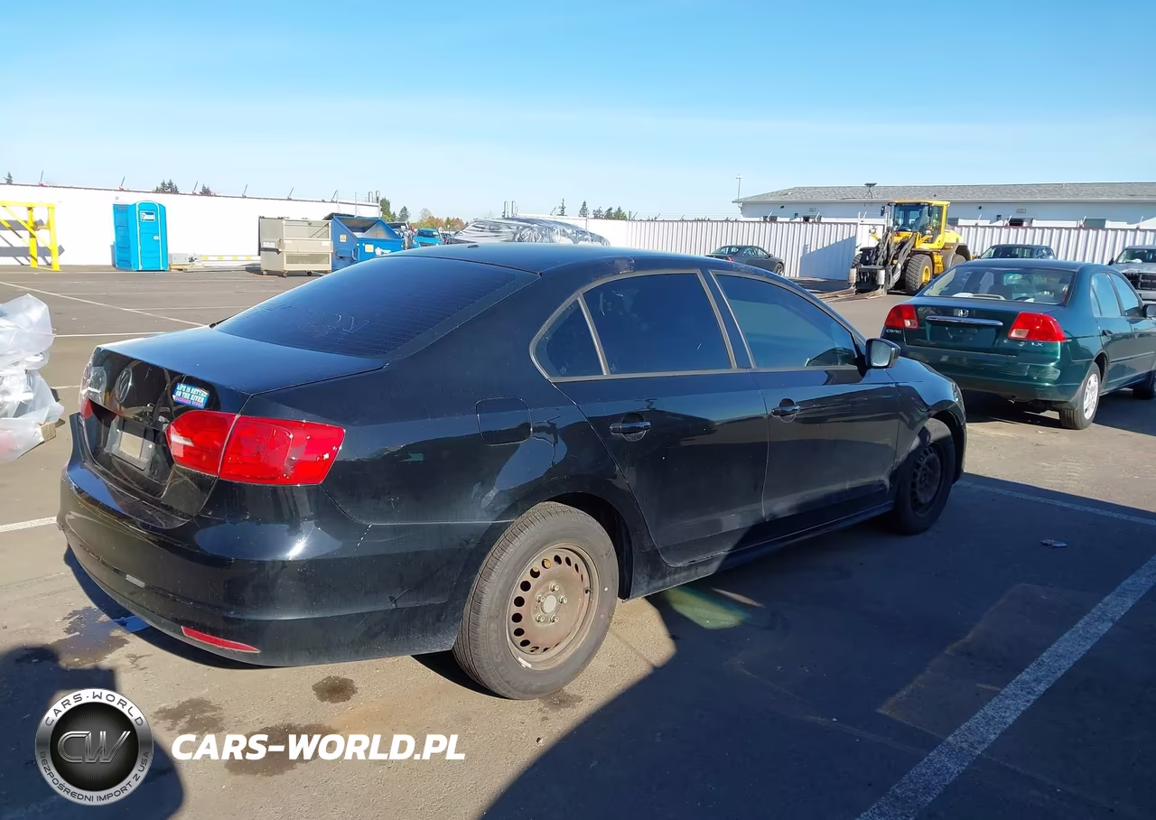 2013 Volkswagen Jetta 2.0L S VIN:3VW2K7AJ5DM421800 - 4