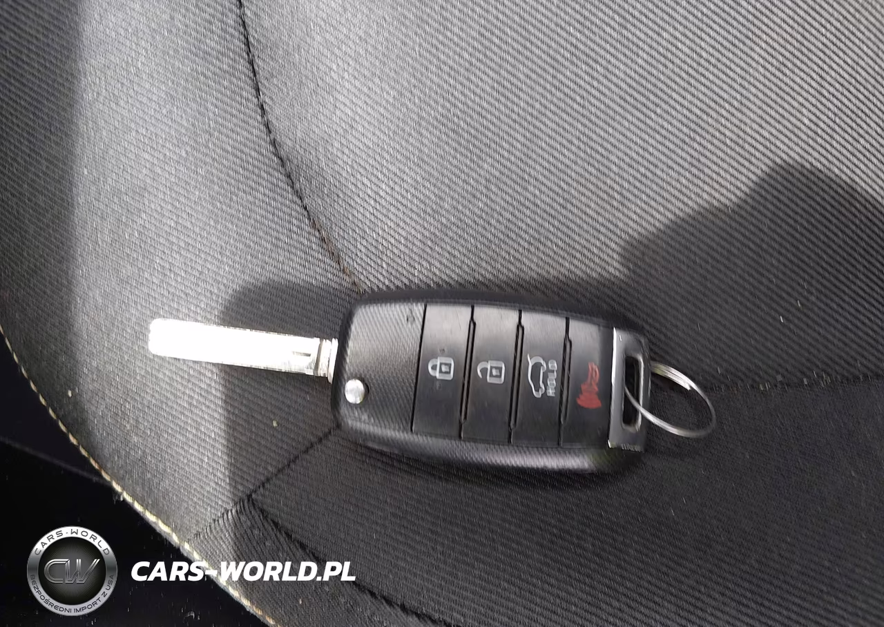 2016 Kia Soul + VIN:KNDJP3A54G7833684 - 11
