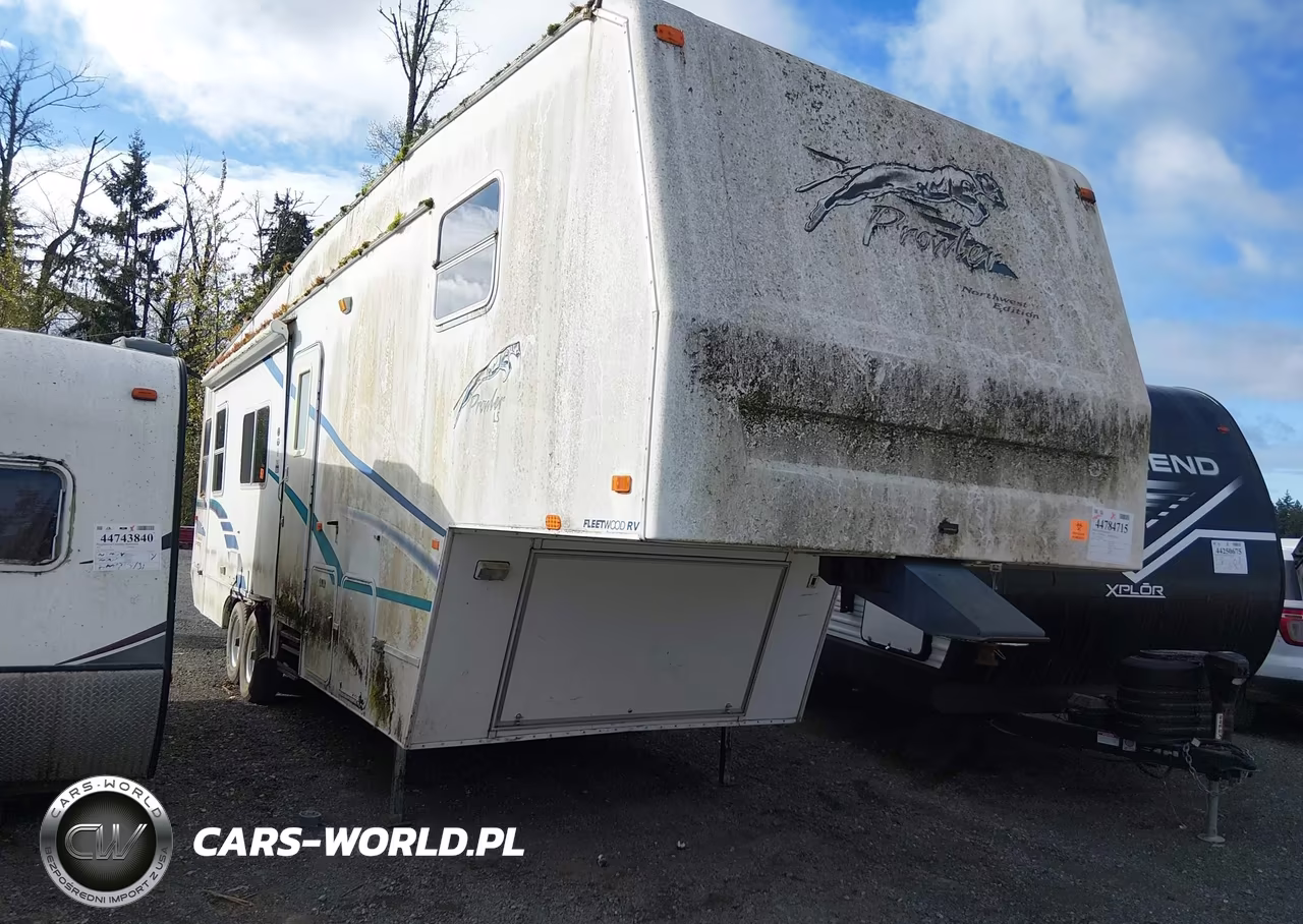 2001 Fleetwood Prowler Series M-32-