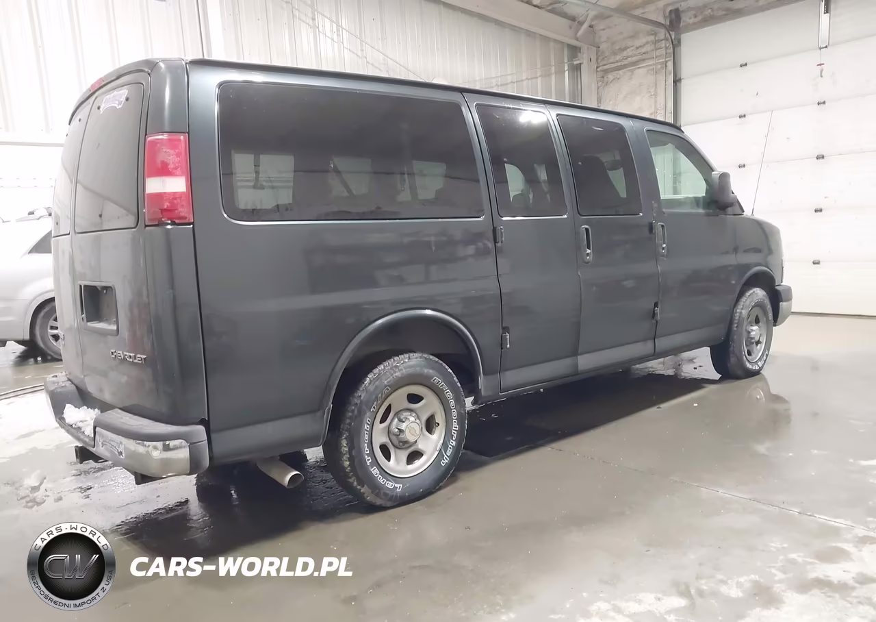 2003 Chevrolet Express VIN:1GNFH15T931137715 - 4
