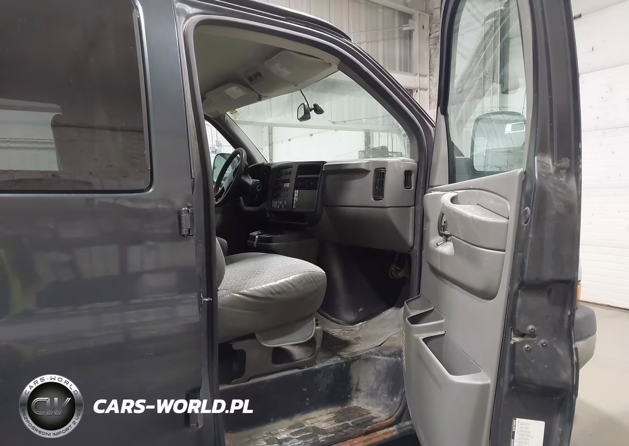 2003 Chevrolet Express VIN:1GNFH15T931137715 - 5