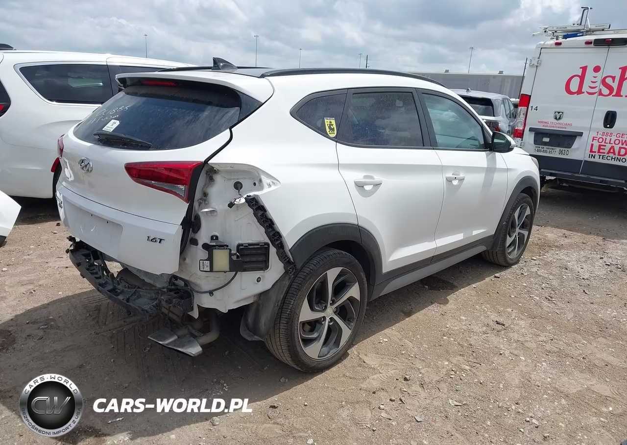 2018 Hyundai Tucson Value VIN:KM8J33A22JU748459 - 4