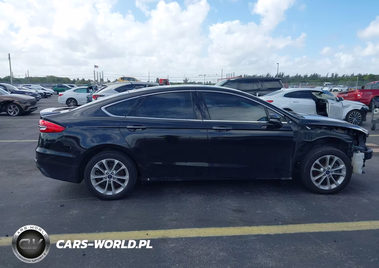 2019 Ford Fusion Energi Titanium VIN:3FA6P0SU4KR161806 - 14