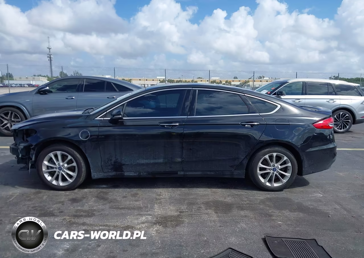 2019 Ford Fusion Energi Titanium VIN:3FA6P0SU4KR161806 - 15
