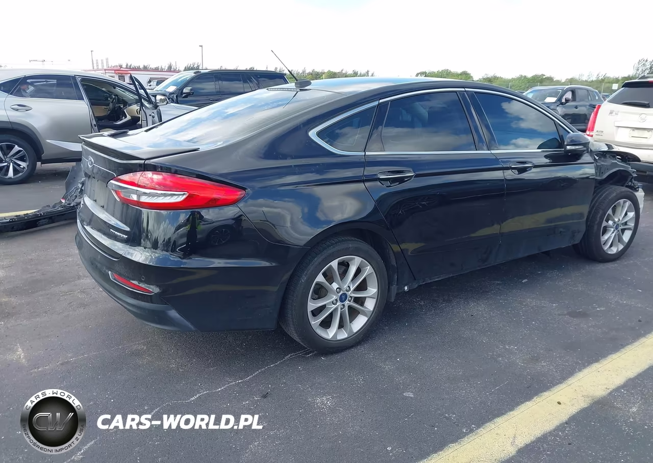 2019 Ford Fusion Energi Titanium VIN:3FA6P0SU4KR161806 - 4