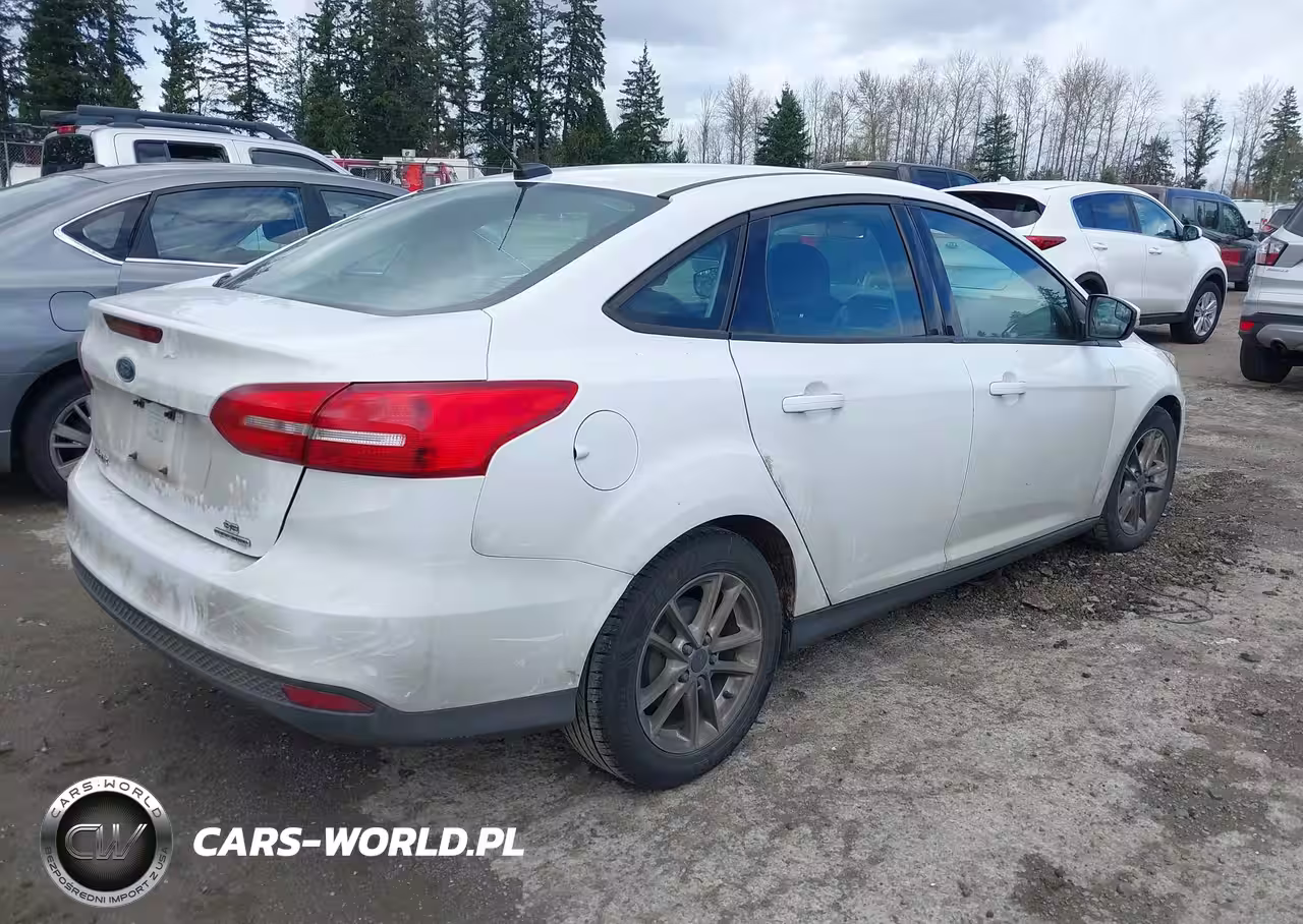 2015 Ford Focus Se VIN:1FADP3F21FL204567 - 4