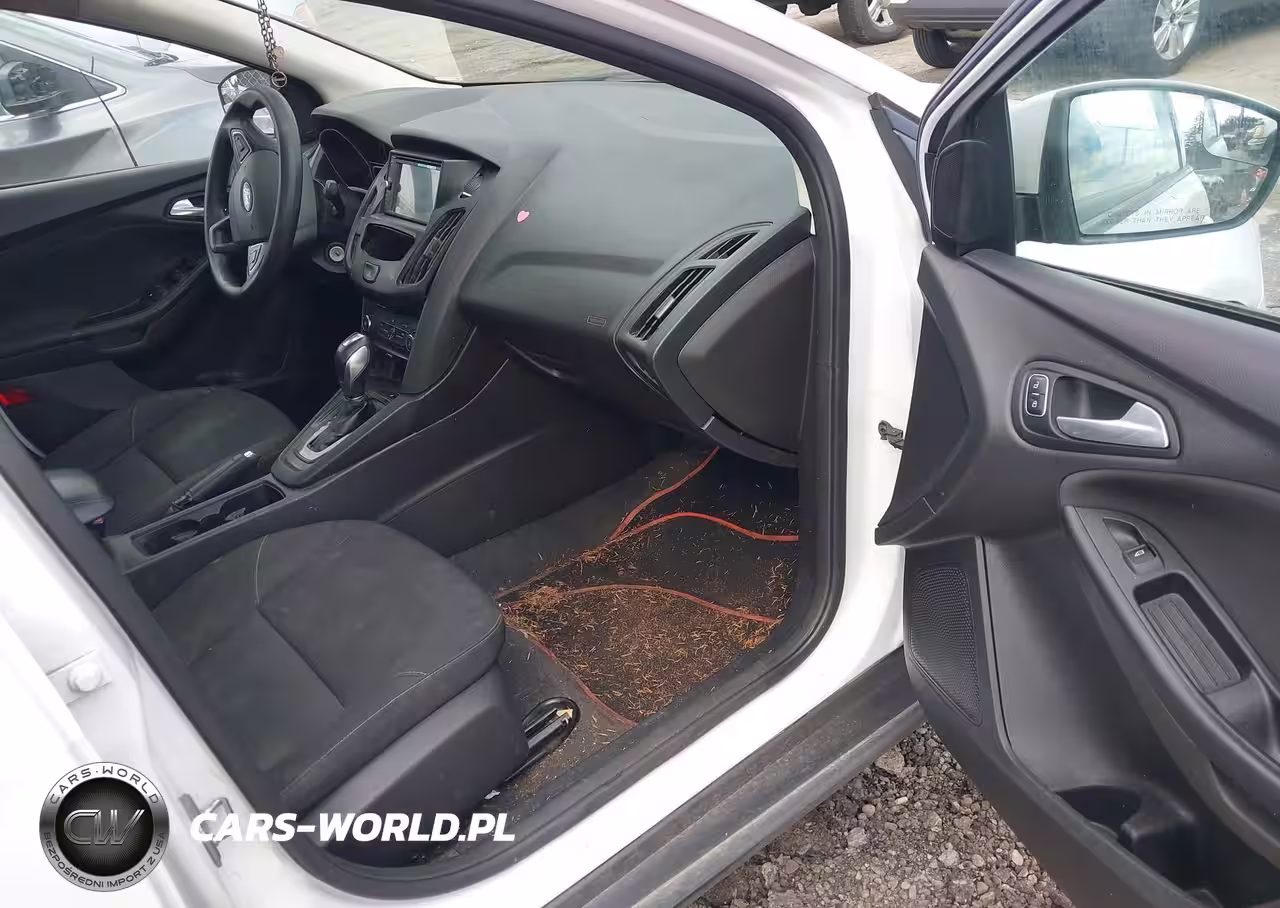 2015 Ford Focus Se VIN:1FADP3F21FL204567 - 5