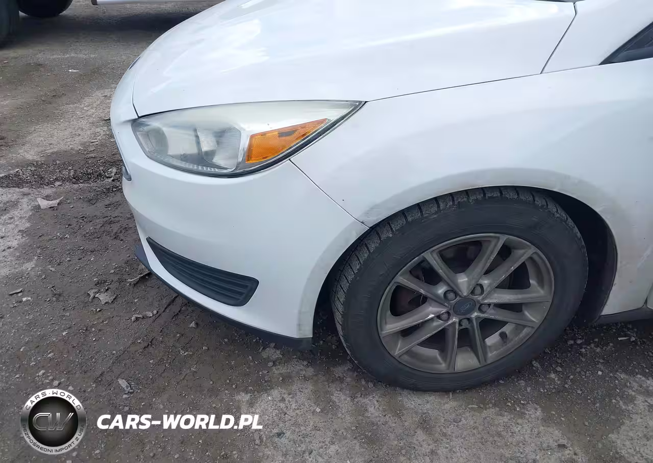 2015 Ford Focus Se VIN:1FADP3F21FL204567 - 6