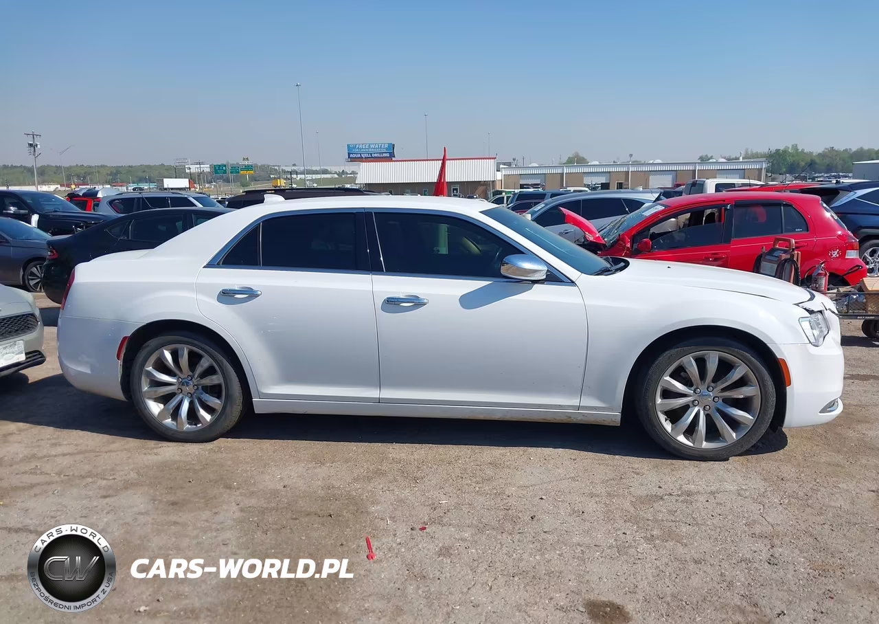 2019 Chrysler 300 Limited VIN:2C3CCAEG5KH602010 - 13