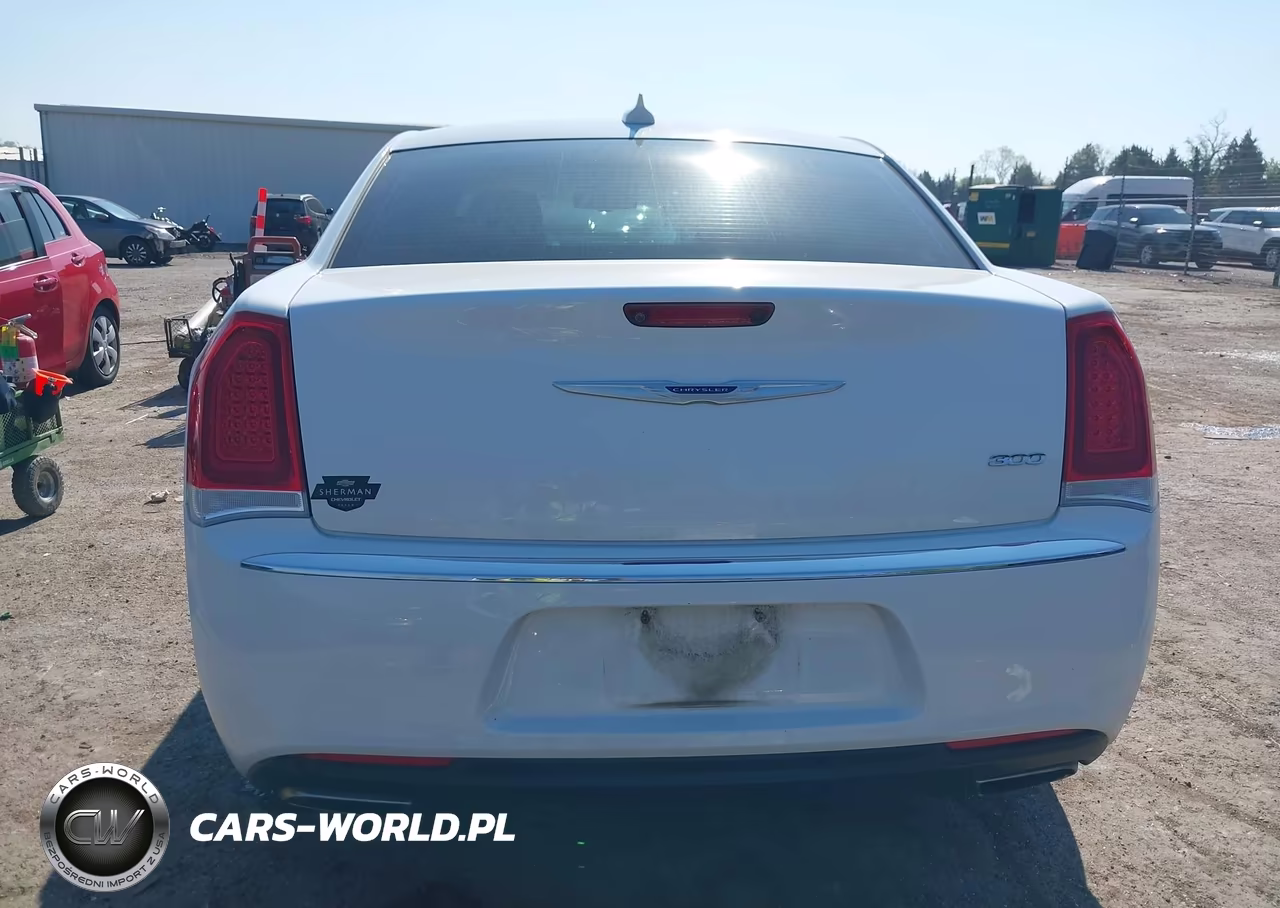 2019 Chrysler 300 Limited VIN:2C3CCAEG5KH602010 - 16