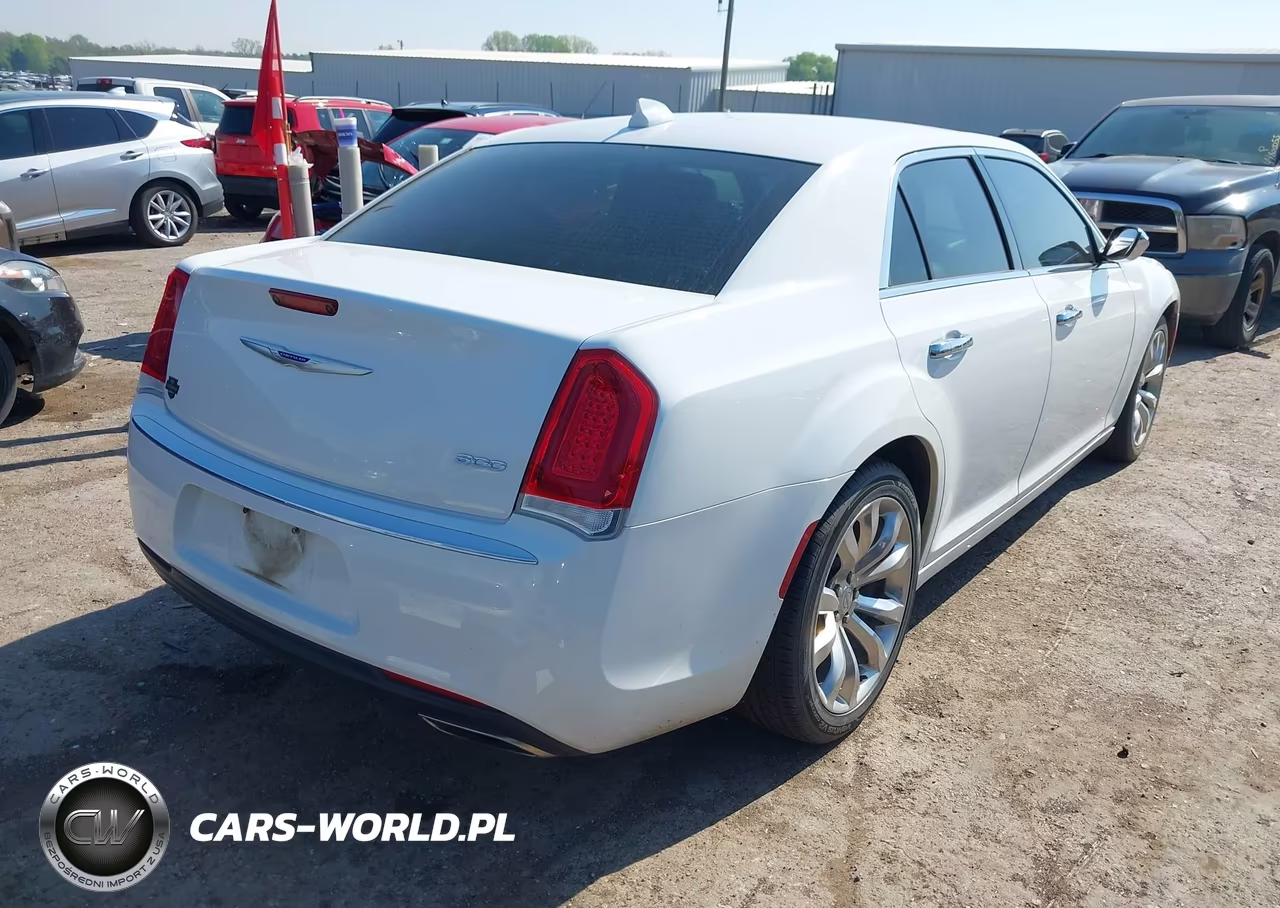 2019 Chrysler 300 Limited VIN:2C3CCAEG5KH602010 - 4
