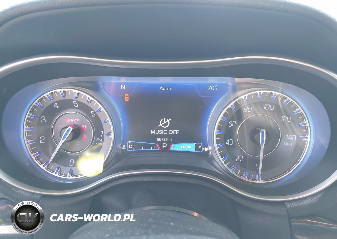 2019 Chrysler 300 Limited VIN:2C3CCAEG5KH602010 - 7