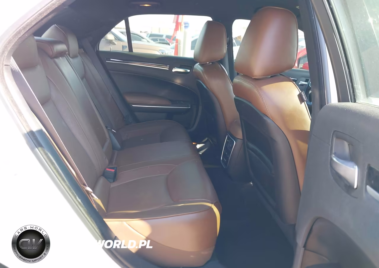 2019 Chrysler 300 Limited VIN:2C3CCAEG5KH602010 - 8