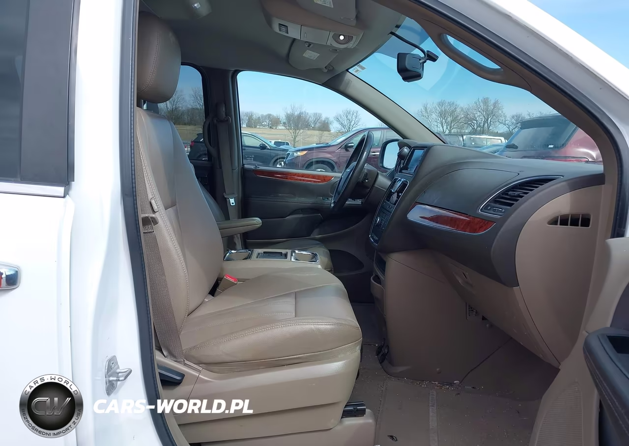 2014 Chrysler Town & Country Touring VIN:2C4RC1BG0ER464790 - 5