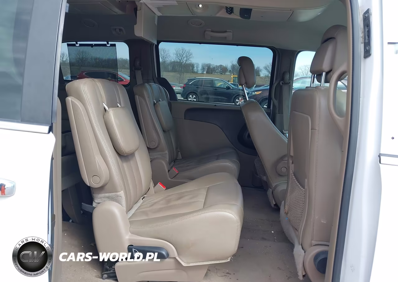 2014 Chrysler Town & Country Touring VIN:2C4RC1BG0ER464790 - 8