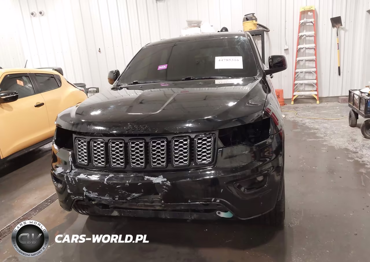 2018 Jeep Grand Cherokee Altitude 4X4 VIN:1C4RJFAG1JC435595 - 13