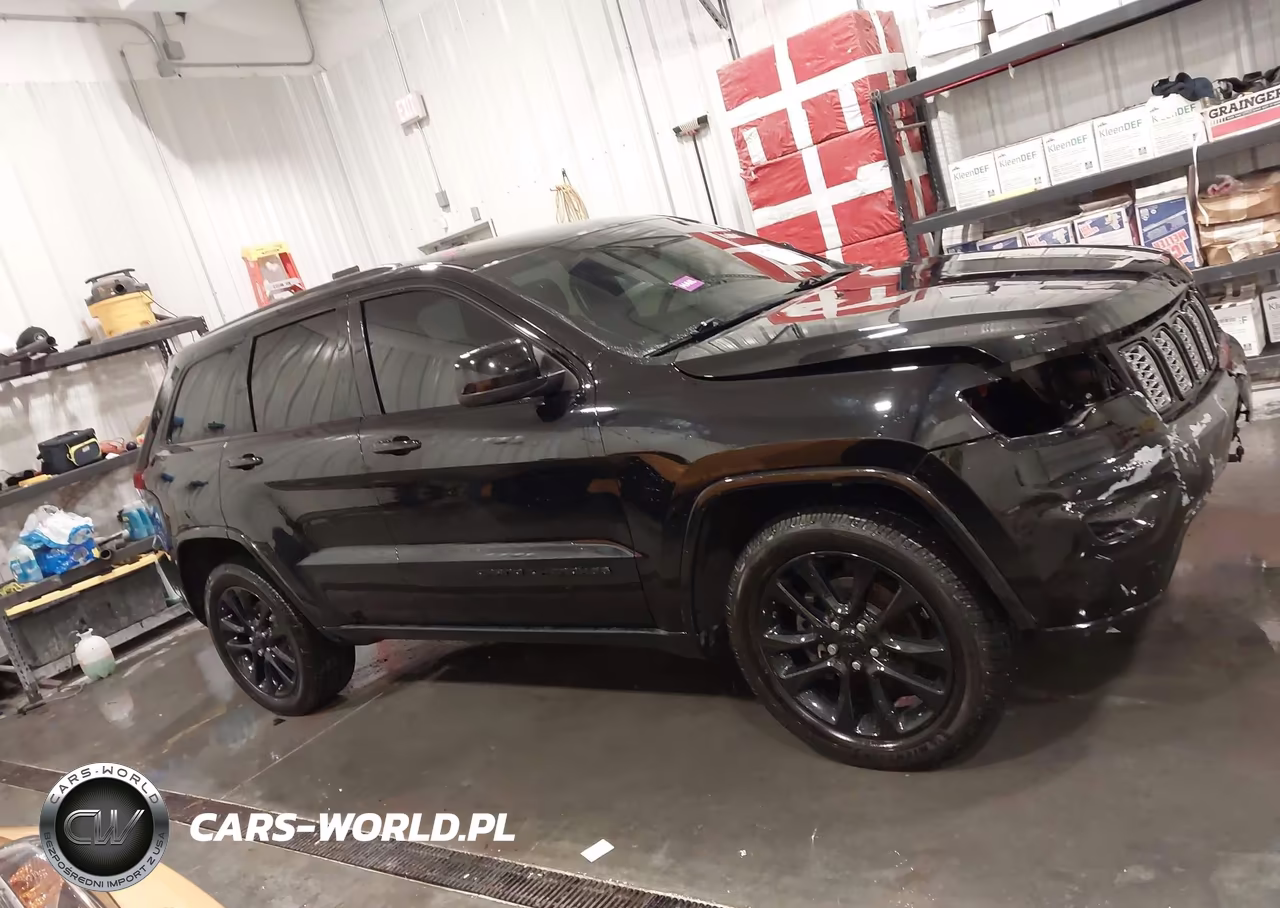 2018 Jeep Grand Cherokee Altitude 4X4 VIN:1C4RJFAG1JC435595 - 14