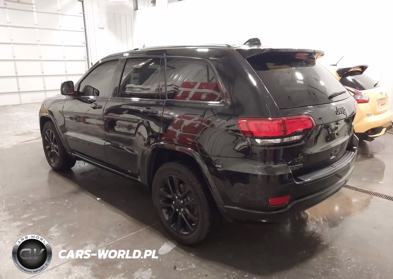 2018 Jeep Grand Cherokee Altitude 4X4 VIN:1C4RJFAG1JC435595 - 3