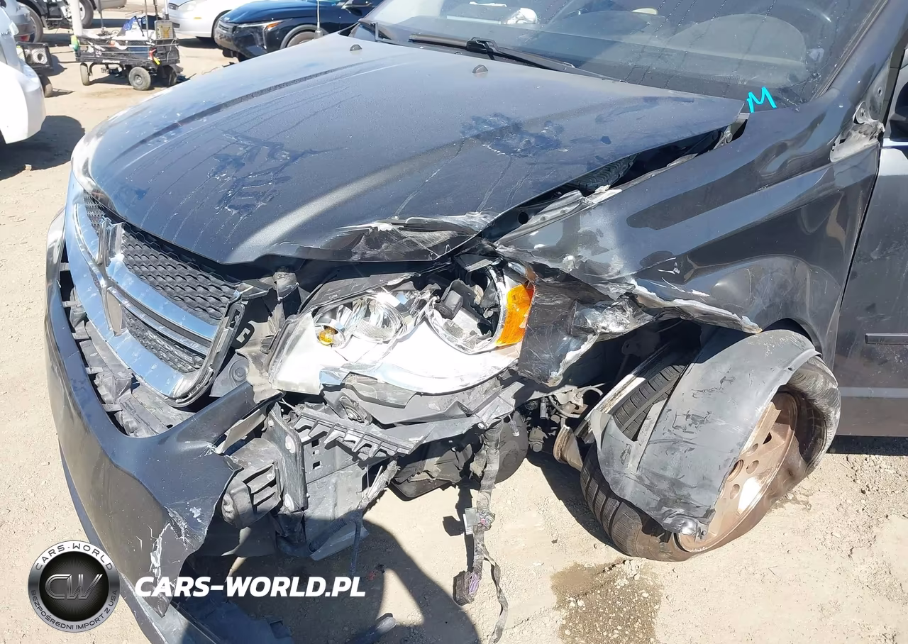 2012 Dodge Grand Caravan Crew VIN:2C4RDGDG1CR113784 - 6