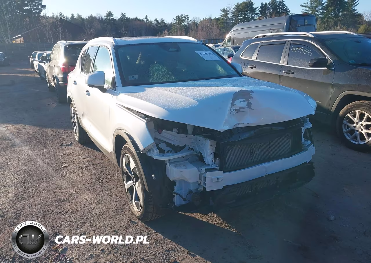 2023 Volvo Xc40 B5 Plus Bright Theme