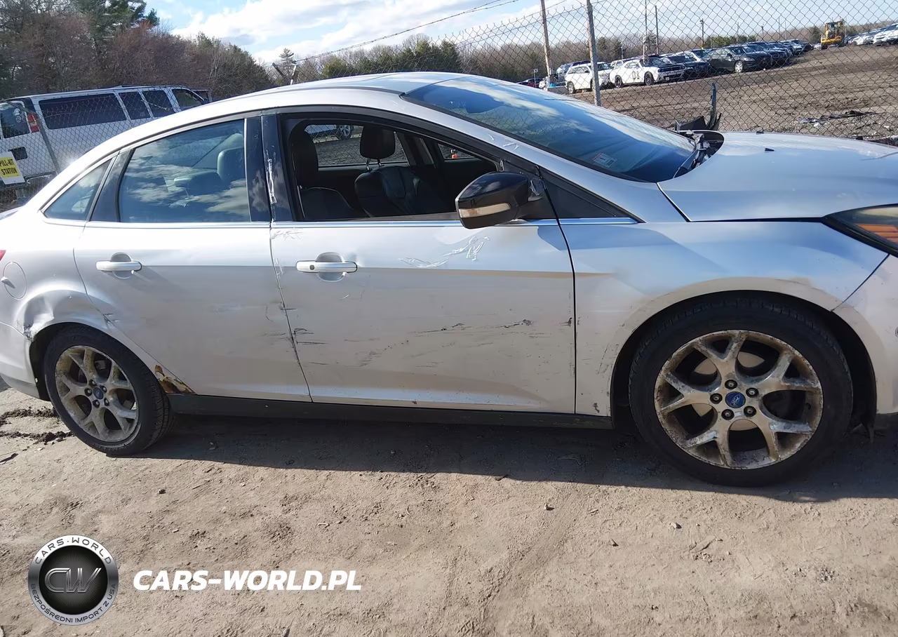 2012 Ford Focus Titanium VIN:1FAHP3J2XCL102169 - 12