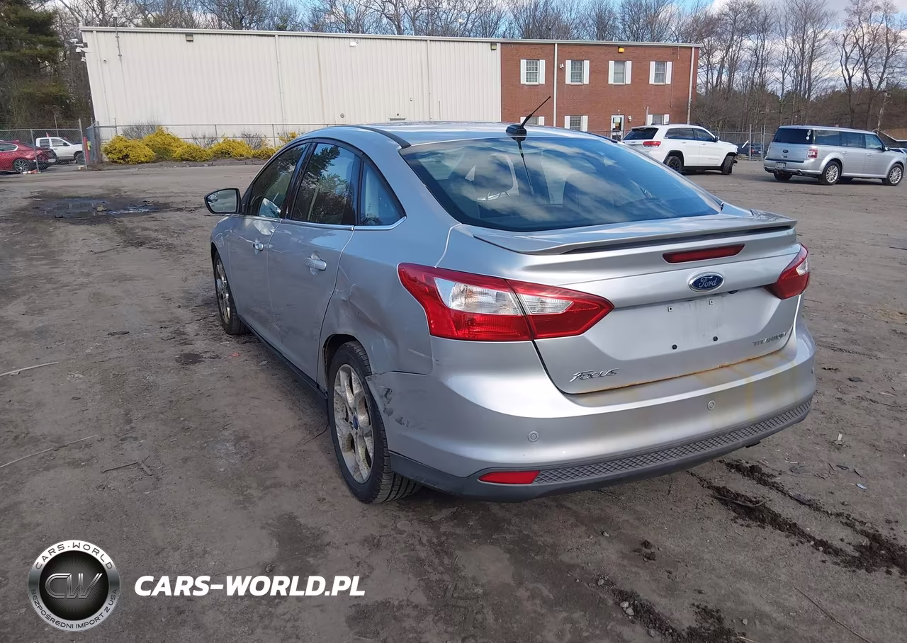 2012 Ford Focus Titanium VIN:1FAHP3J2XCL102169 - 3