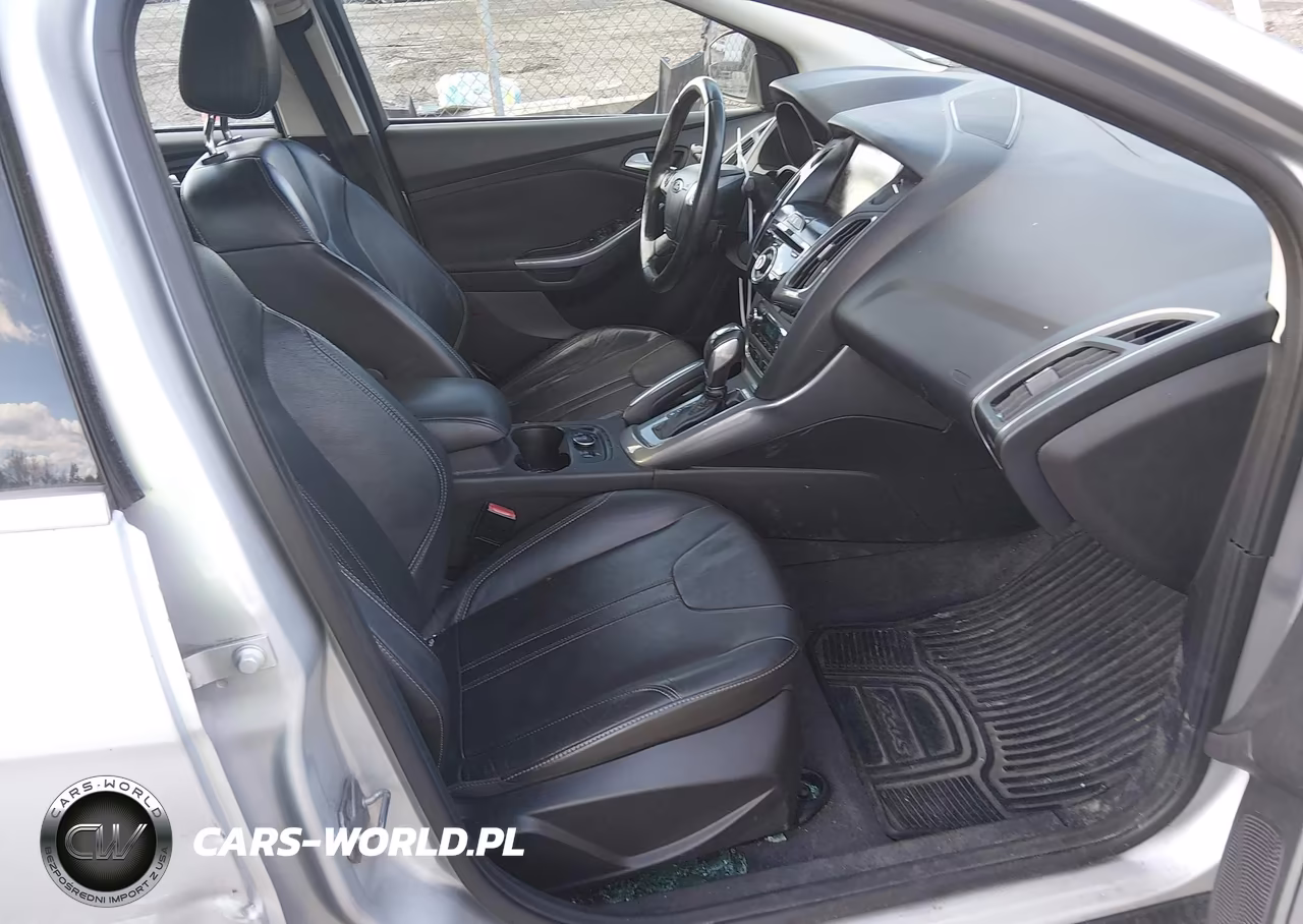 2012 Ford Focus Titanium VIN:1FAHP3J2XCL102169 - 5