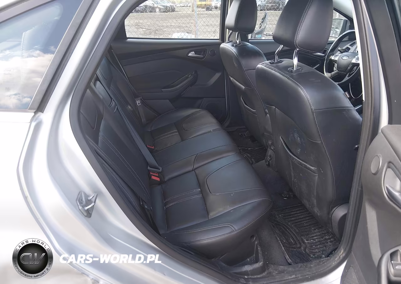 2012 Ford Focus Titanium VIN:1FAHP3J2XCL102169 - 8