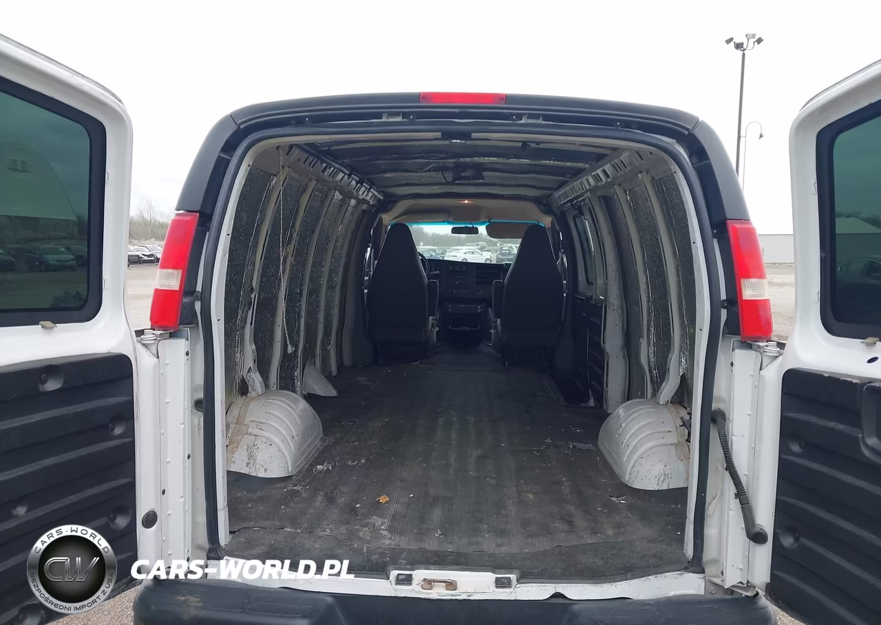 2018 Chevrolet Express 3500 Work Van VIN:1GCZGHFG3J1309981 - 17