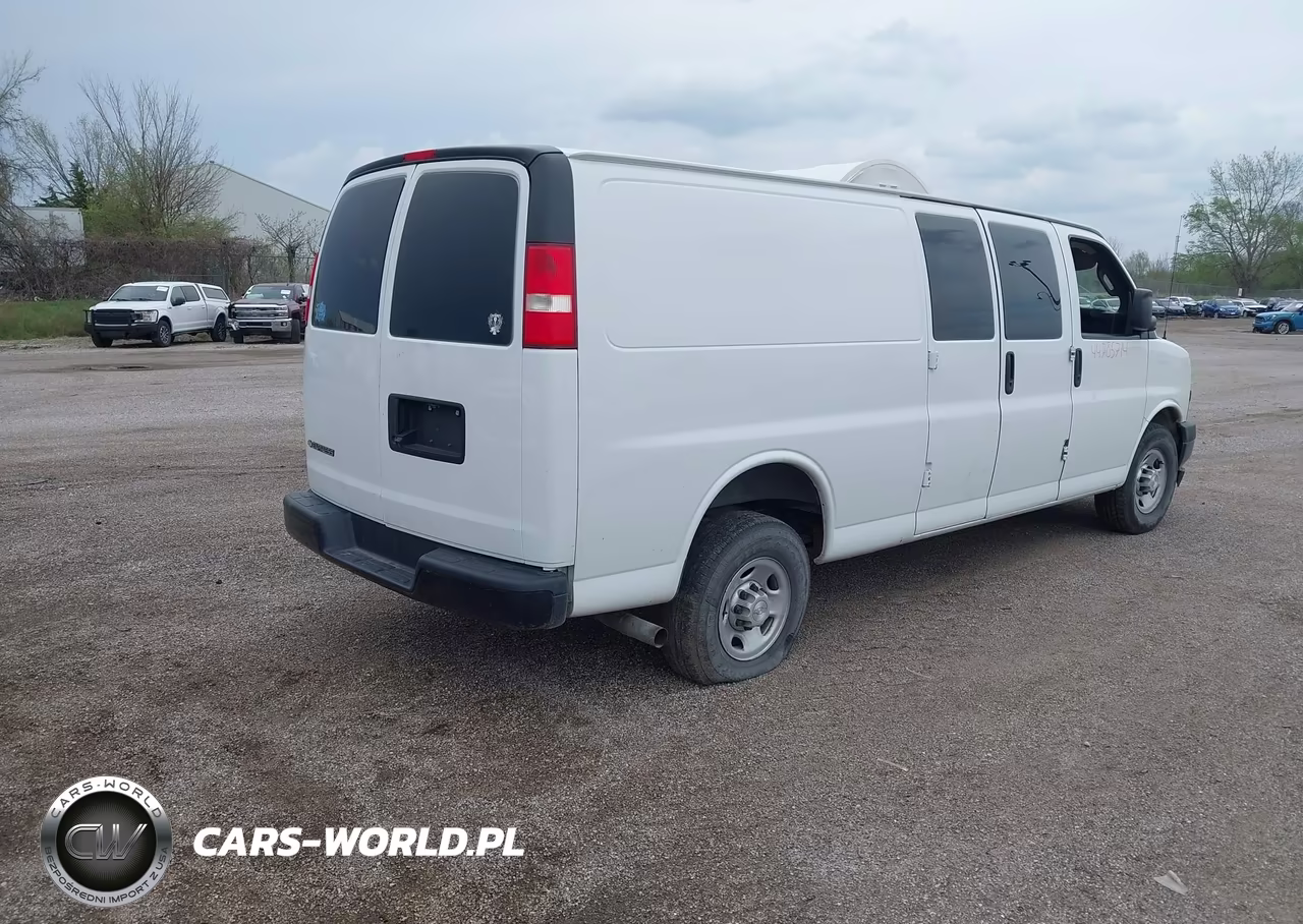 2018 Chevrolet Express 3500 Work Van VIN:1GCZGHFG3J1309981 - 4