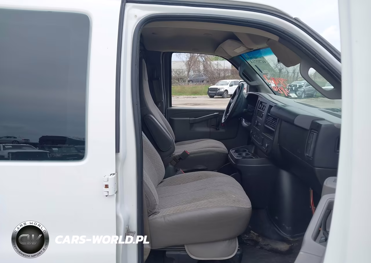 2018 Chevrolet Express 3500 Work Van VIN:1GCZGHFG3J1309981 - 5