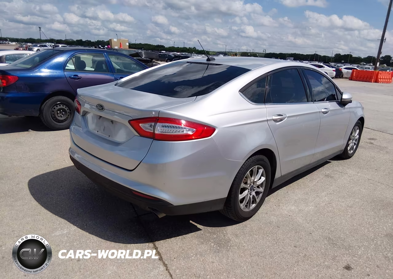 2015 Ford Fusion S VIN:3FA6P0G7XFR205719 - 4