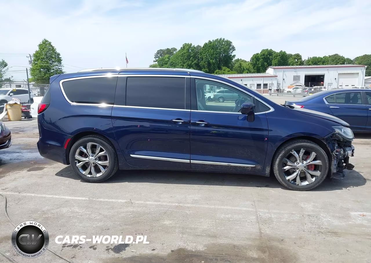 2018 Chrysler Pacifica Touring L VIN:2C4RC1BG3JR152408 - 13