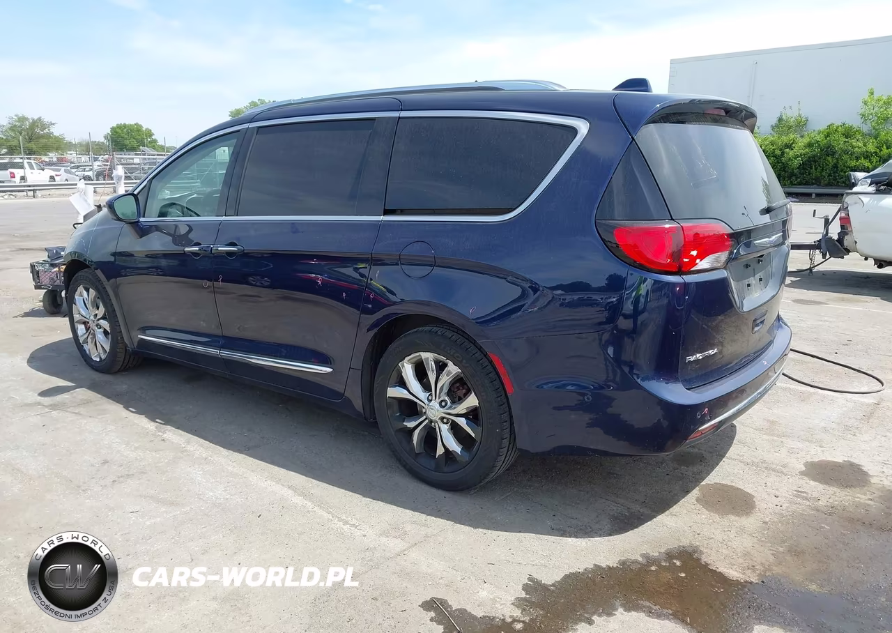 2018 Chrysler Pacifica Touring L VIN:2C4RC1BG3JR152408 - 3
